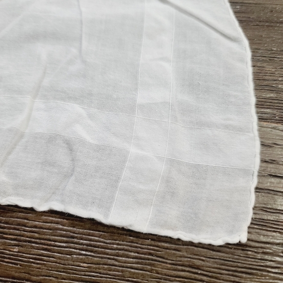 Vintage Dainty White Monochromatic Floral Embroidery Handkerchief - Picture 4 of 7